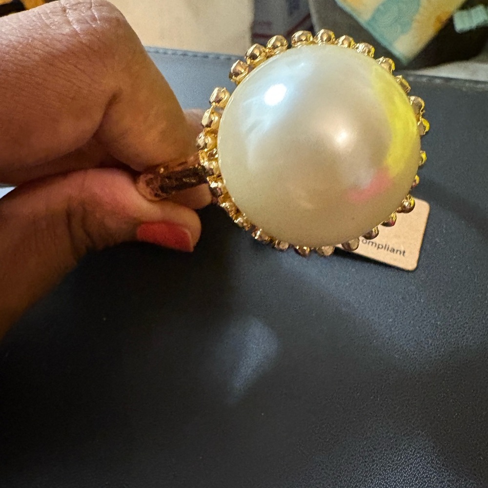 Elegant Gold and Faux Pearl Women's Statement Bracelet - Picture 2 of 4